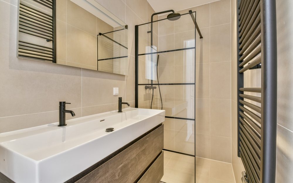 A,Sleek,And,Contemporary,Bathroom,Showcasing,A,Stylish,Sink,With